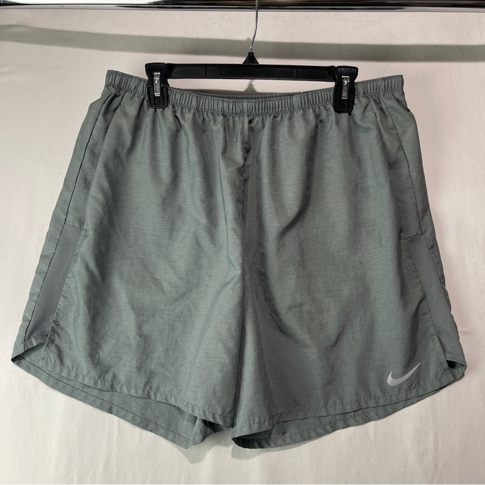 Nike Challenger 7" Standard Fit Men’s Size 2XL Running Shorts Gray CZ9066-084
